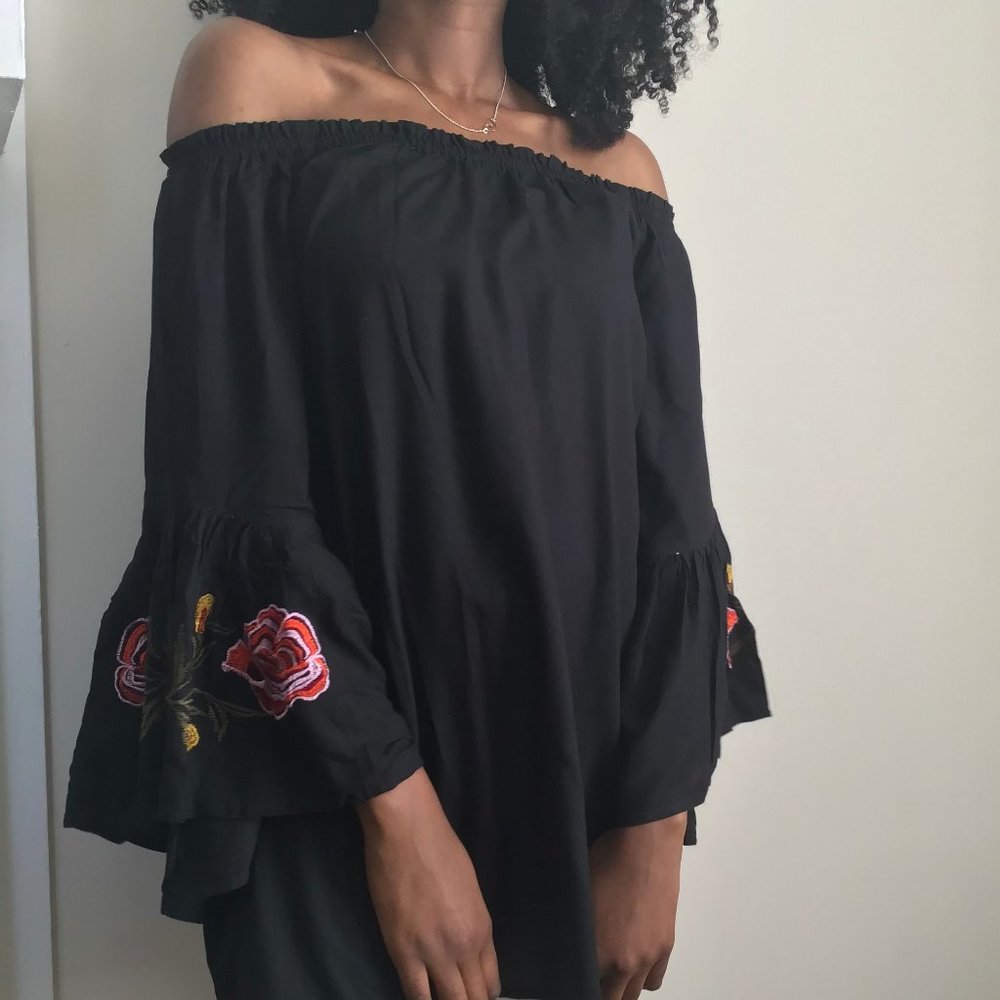 BLACK OFF THE SHOULDER SHIRT